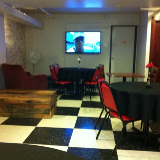 7/10/2012 tarihinde Brian T.ziyaretçi tarafından Brewed Cafe and Pub'de çekilen fotoğraf