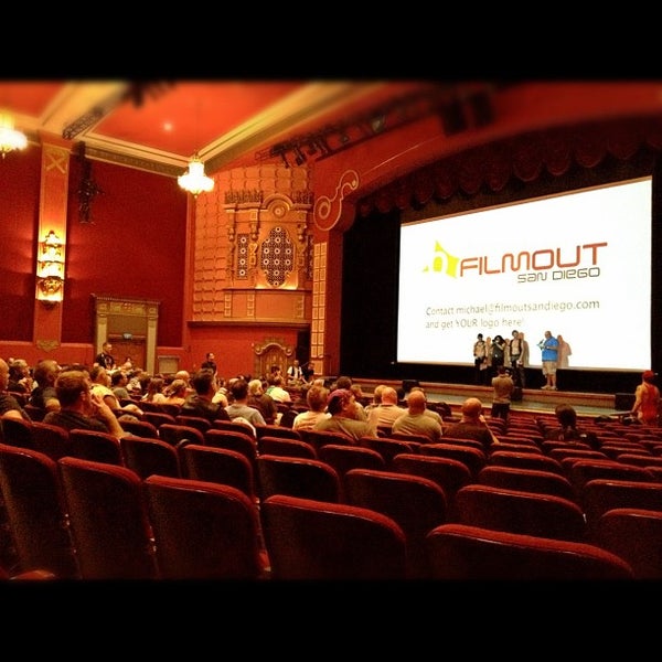Photo prise au The North Park Theatre par Kim R. le8/16/2012