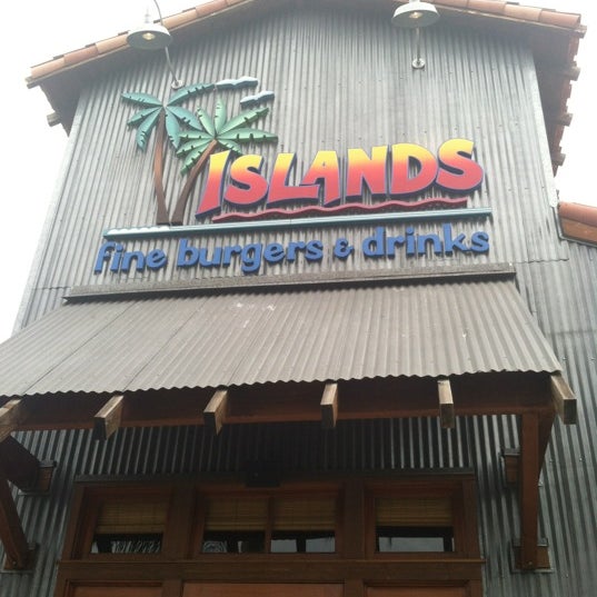 Photo taken at Islands Restaurant by Lisa W. on 7/13/2012