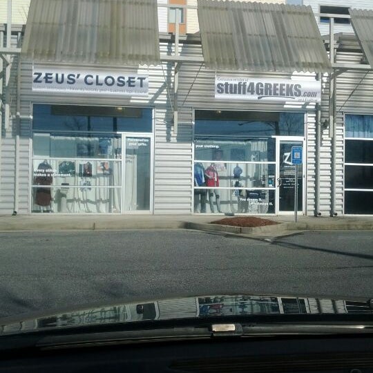 Photo taken at Zeus&#39; Closet by Jarrod B. on 1/24/2012
