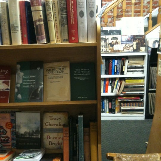 Photo taken at Idle Time Books by Robin L. on 12/13/2011