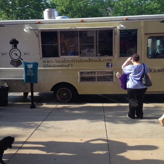 Photo taken at Localmotive Food Truck by Pits on 5/5/2012