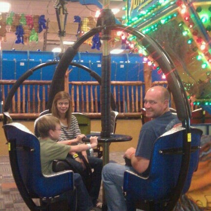 Photo taken at Knuckleheads Trampoline Park • Rides • Bowling by Angie K. on 7/19/2012
