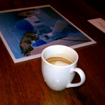 รูปภาพถ่ายที่ Hob Nobs Cafe &amp; Spirits โดย Kevin P. เมื่อ 1/21/2012