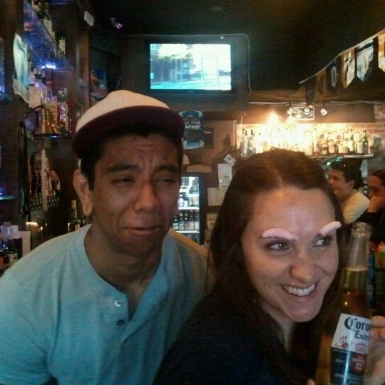 5/6/2012 tarihinde Salena J.ziyaretçi tarafından The Oaks Tavern'de çekilen fotoğraf