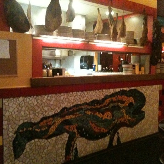 Das Foto wurde bei Barcelona Tapas Restaurant - Saint Louis von Erin M. am 5/16/2011 aufgenommen
