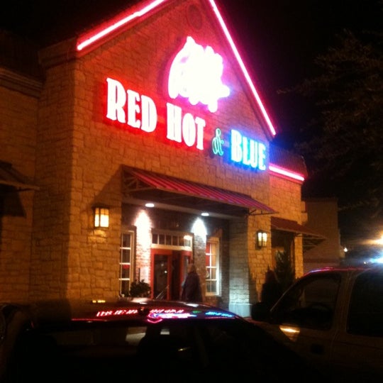Photo taken at Red Hot &amp; Blue  -  Barbecue, Burgers &amp; Blues by Sam S. on 11/23/2011