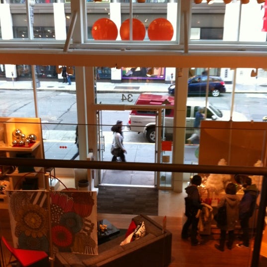 Photo taken at CB2 Union Square by Clotilde G. on 12/29/2010