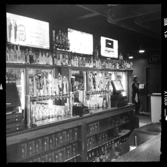 Foto diambil di Cleveland Pub &amp; Grill oleh Brad R. pada 3/2/2012