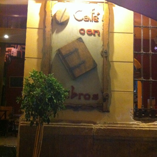 รูปภาพถ่ายที่ Café con Libros โดย Amante เมื่อ 9/6/2012