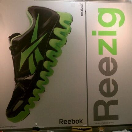 12/24/2011にThe Handsome1がReebok Outletで撮った写真