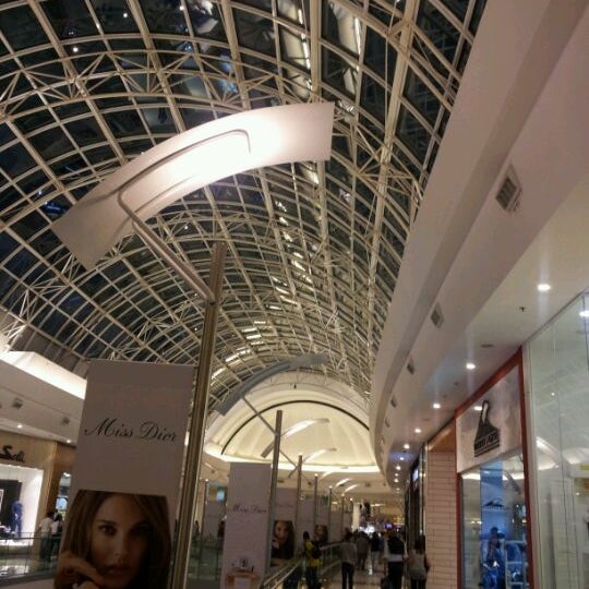 Foto diambil di Tortugas Open Mall oleh Daniel N. pada 4/29/2012
