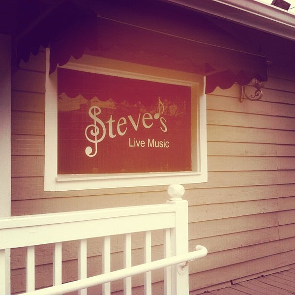 Foto diambil di Steve&#39;s Live Music oleh Wesley C. pada 8/18/2012