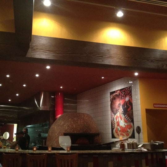 4/30/2012 tarihinde Neko F.ziyaretçi tarafından Pizzeria Orso'de çekilen fotoğraf