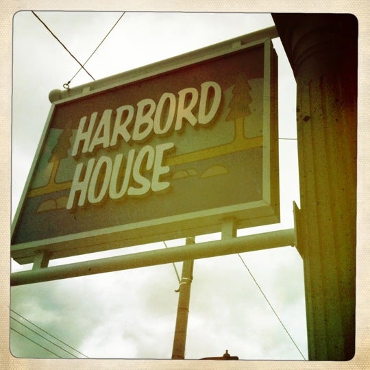 Foto tirada no(a) Harbord House por Ian T. em 6/26/2011