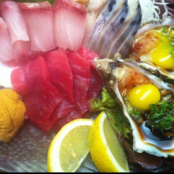 รูปภาพถ่ายที่ Kobe Japanese Steak House &amp; Oku&#39;s Sushi Bar โดย Aimee P. เมื่อ 10/27/2011