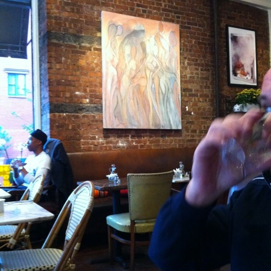 11/17/2011 tarihinde Izabella F.ziyaretçi tarafından Rafaella Cafe'de çekilen fotoğraf