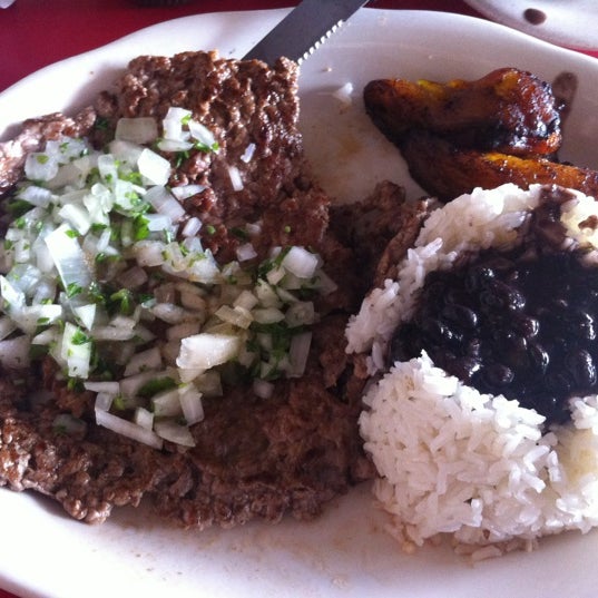 Das Foto wurde bei La Bamba Mexican &amp; Spanish Restaurant von Susan C. am 10/13/2011 aufgenommen