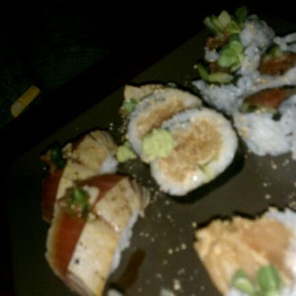 Foto tirada no(a) Zilla Sake (Sushi &amp; Sake) por Megan S. em 3/6/2012