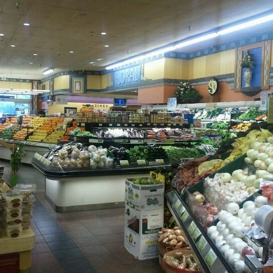 Photo taken at Gelson&#39;s by JC M. on 1/7/2012