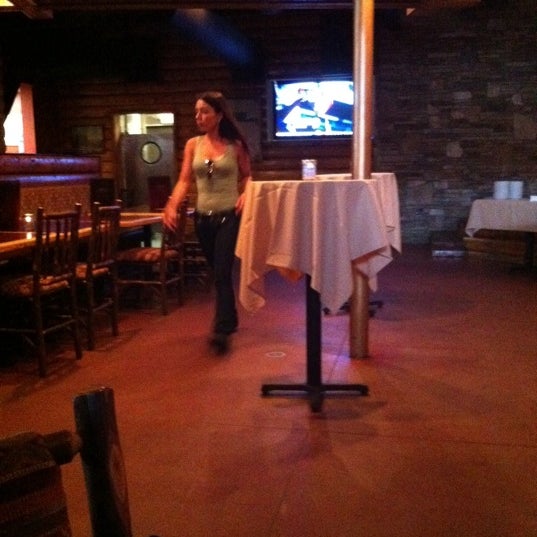 4/18/2012 tarihinde Douglas K.ziyaretçi tarafından Grand Woods Lounge'de çekilen fotoğraf