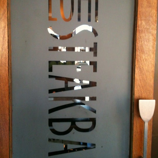 3/16/2012 tarihinde Erik Z.ziyaretçi tarafından LoHi SteakBar'de çekilen fotoğraf