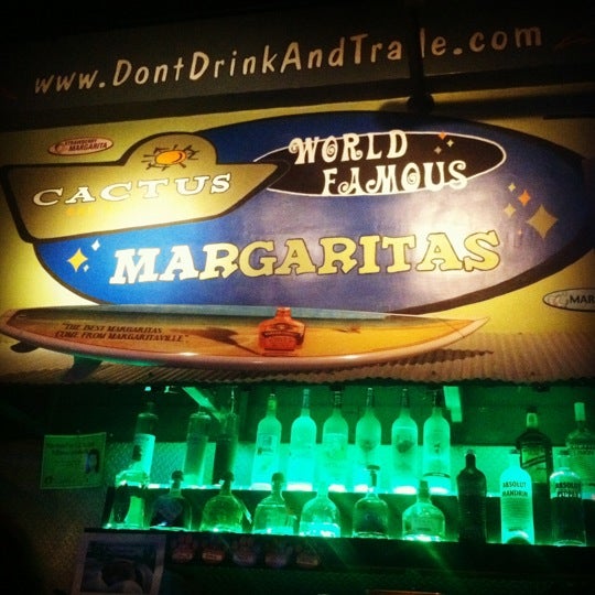 12/8/2011 tarihinde Caitey O.ziyaretçi tarafından Cactus Bar &amp; Grill'de çekilen fotoğraf