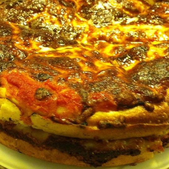 Снимок сделан в Matthew&#39;s Pizza пользователем Jeong C. 4/3/2012