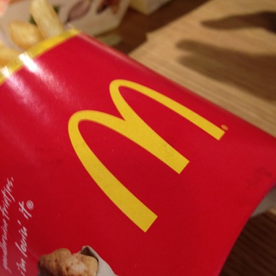 Foto tirada no(a) McDonald&#39;s por Frank G. em 4/11/2012