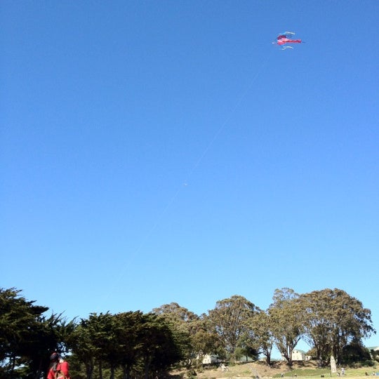 Photo taken at San Francisco Kite Company by Kevin ⚡. on 5/21/2012