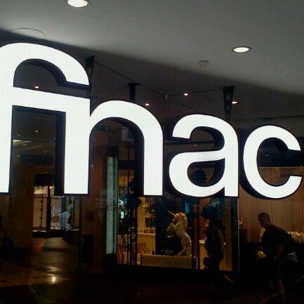 Photo taken at Fnac by Rodolpho P. on 5/28/2012