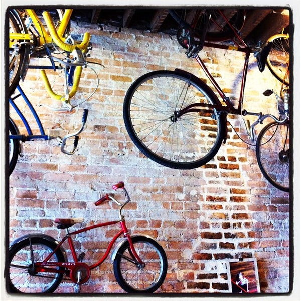 Снимок сделан в The Hub Coffee &amp; Bicycles пользователем Tim S. 11/3/2011