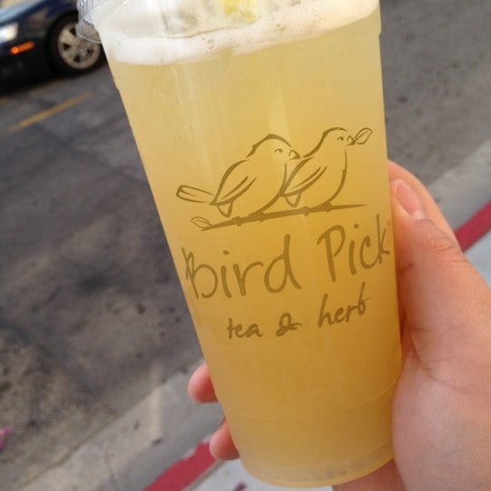 2/26/2012にRichard B.がBird Pick Tea &amp; Herbで撮った写真