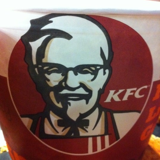 Foto tomada en KFC  por Andrea Jacopo C. el 2/13/2012