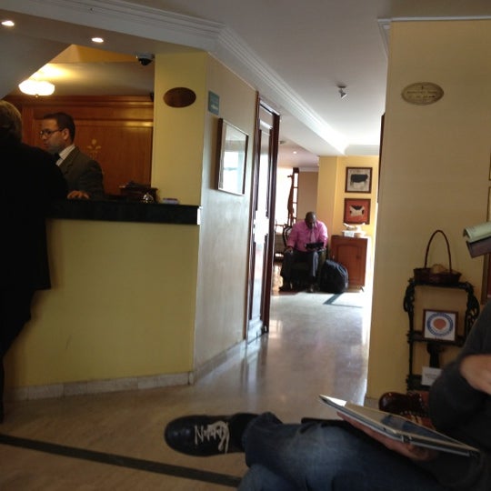 รูปภาพถ่ายที่ Hotel Rincon de Santa Barbara โดย Andrea F. เมื่อ 7/17/2012