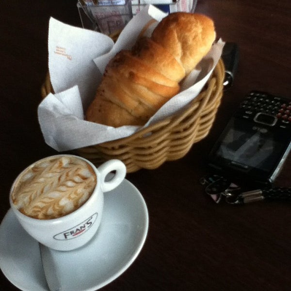 3/5/2012 tarihinde Fernanda E.ziyaretçi tarafından Fran&#39;s Café'de çekilen fotoğraf
