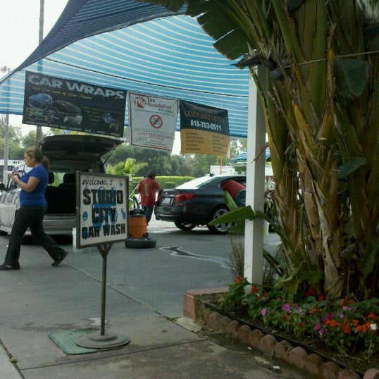 Foto diambil di Studio City Hand Car Wash oleh Anna M. pada 6/10/2012