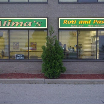 Снимок сделан в Alima&#39;s Roti Shop пользователем Sid F. 9/26/2011