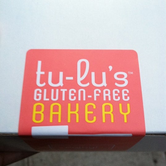 Снимок сделан в Tu-Lu&#39;s Gluten Free Bakery пользователем Melissa H. 7/12/2011