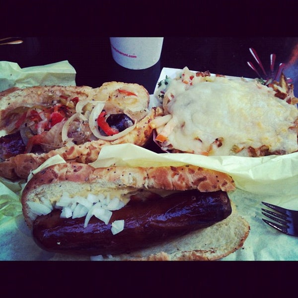 รูปภาพถ่ายที่ Jody Maroni&#39;s Sausage Kingdom โดย Will K. เมื่อ 7/26/2012