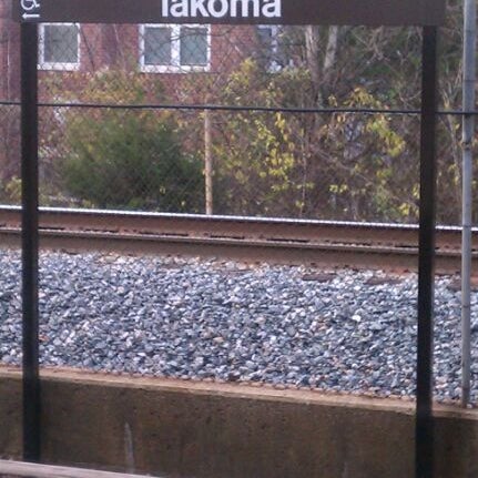 Foto scattata a Takoma Metro Station da Nise L. il 12/18/2011