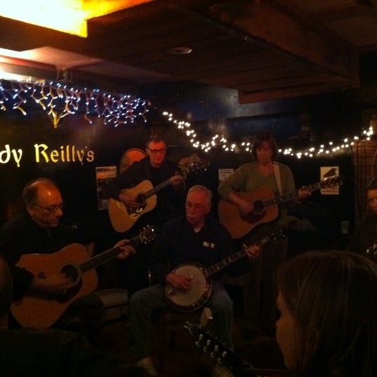 รูปภาพถ่ายที่ Paddy Reilly&#39;s Music Bar โดย Daniel B. เมื่อ 3/13/2011