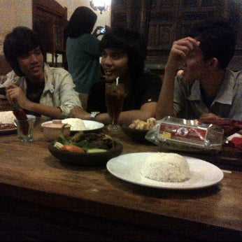Photo taken at Dapur Penyet by maria d. on 8/8/2012