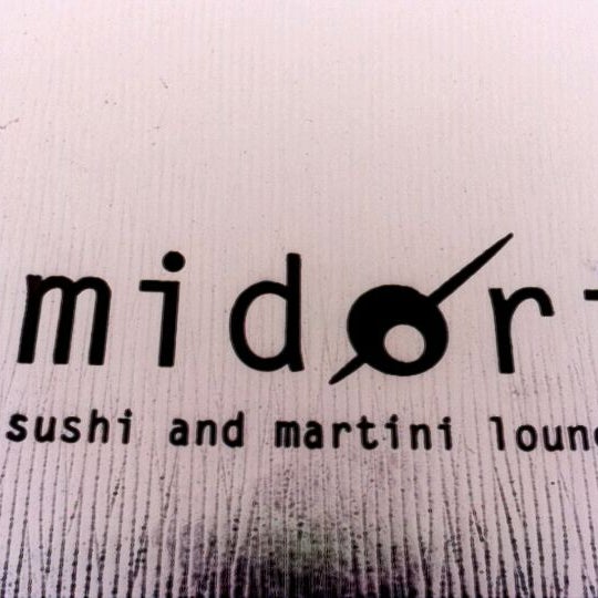 รูปภาพถ่ายที่ Midori Sushi and Martini Lounge โดย Alyson R. เมื่อ 10/28/2011