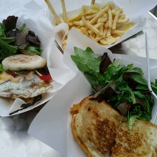 Photo taken at Devilicious Food Truck by Gina T. on 8/13/2011