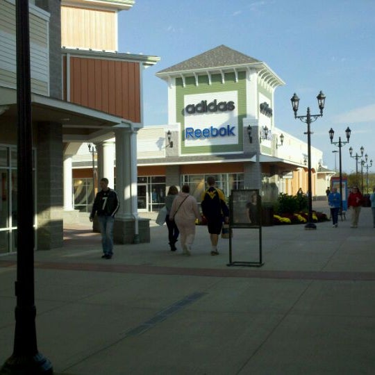 Photo taken at Tanger Outlets Pittsburgh by Kristin H. on 10/16/2011