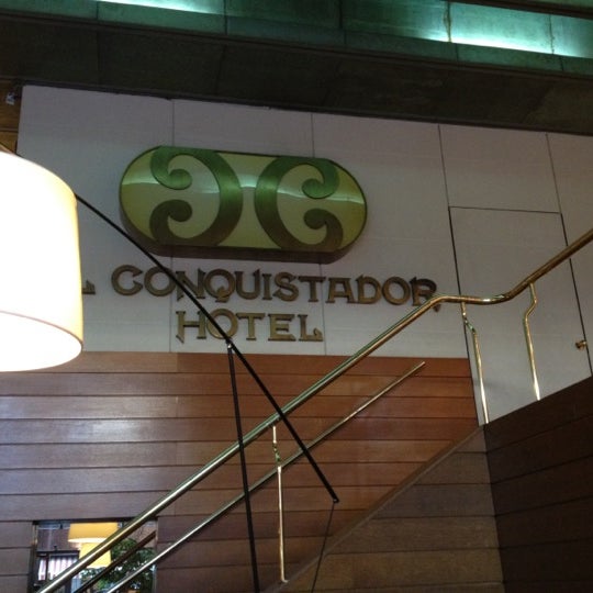 รูปภาพถ่ายที่ El Conquistador โดย Rômulo L. เมื่อ 3/29/2012