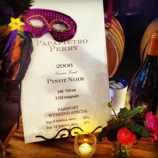 Foto tomada en Papapietro Perry Winery  por Lulu B. el 4/29/2012