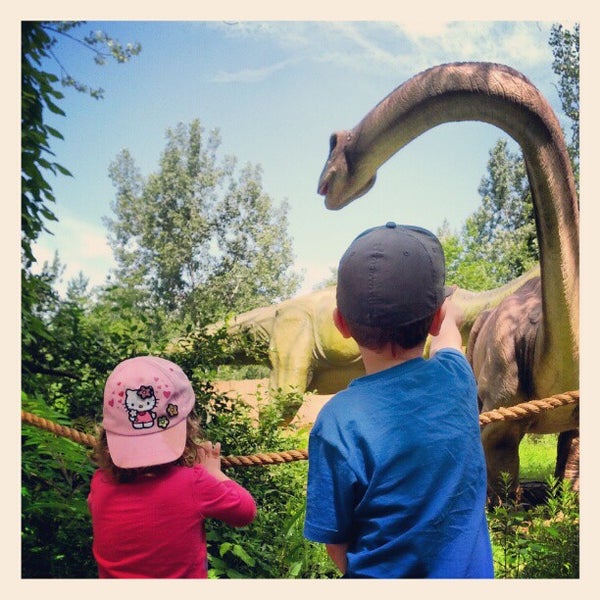Photo taken at Field Station: Dinosaurs by Carlos M. on 6/3/2012