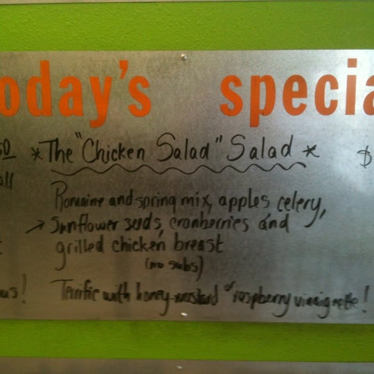 รูปภาพถ่ายที่ Fourleaf Chopped Salads โดย Kimbirly O. เมื่อ 7/26/2012